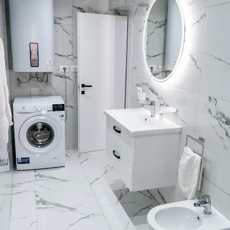 Signature 8 * Tirana