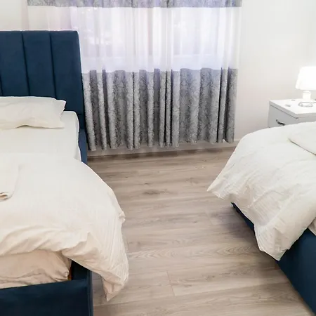 Signature 8 * Tirana