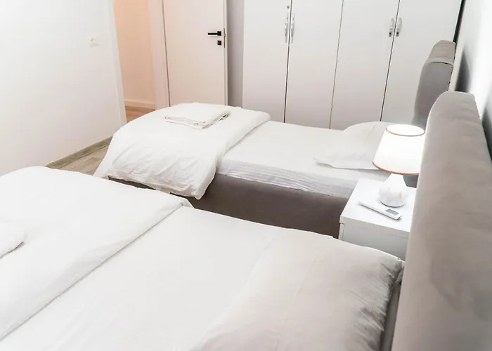 Signature 8 تيرانا